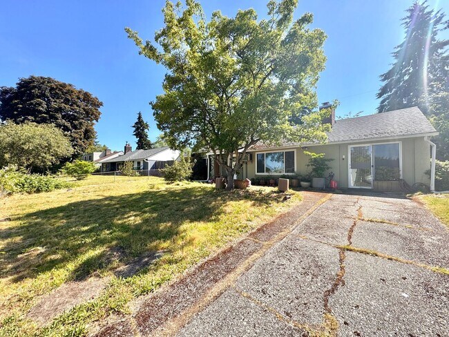 Building Photo - Charming Mid-Century Home in Shoreline