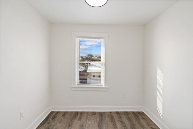 Building Photo - Stunning 4 bedroom home in Brookline available now!