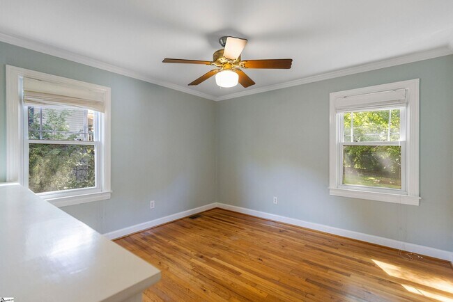 Building Photo - 112 N Rockview Dr