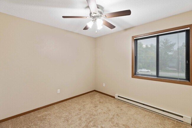 Building Photo - The Ivy | Classic 2 Bedroom