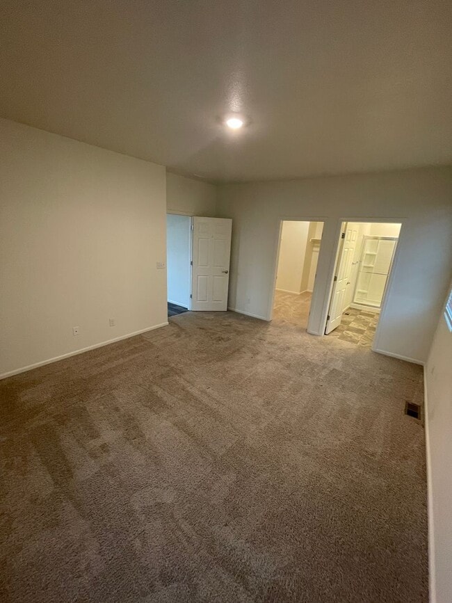 Building Photo - 3 Bed 2 Bath House in Windsor!