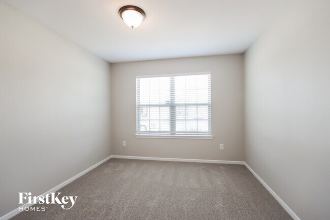 Building Photo - 9126 Georgio Dr