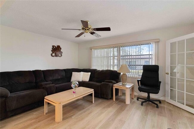 Building Photo - 6215 Green View Cir