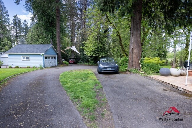 Building Photo - 4917 SE Aldercrest Rd