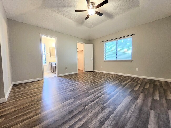 Building Photo - 2641 Berkshire Ln