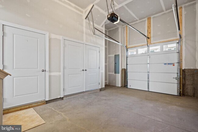 Building Photo - 596 Watermans Dr