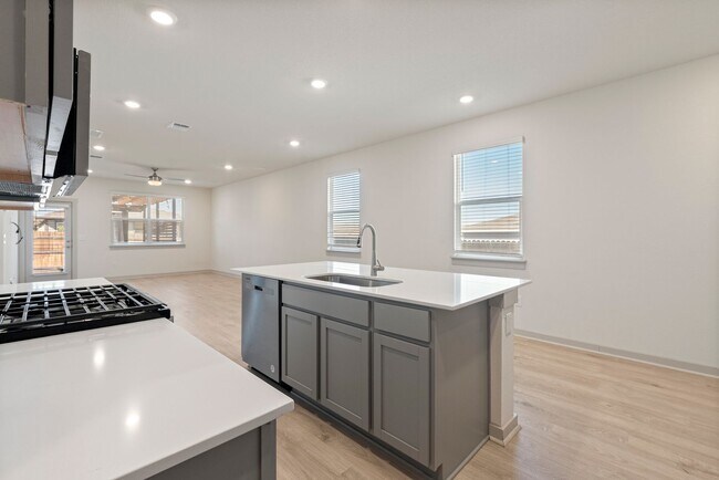 Building Photo - Modern comfort meets Austin flavor, 3-bed gem in Northeast ATX!