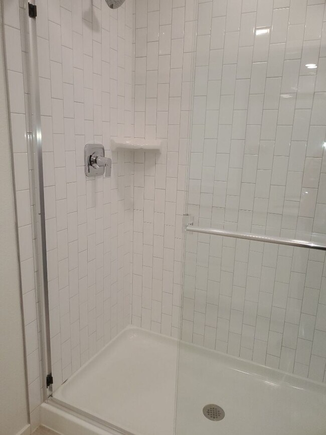 Building Photo - Spacious Home in NE Ft. Collins - Neighborhood Pools
