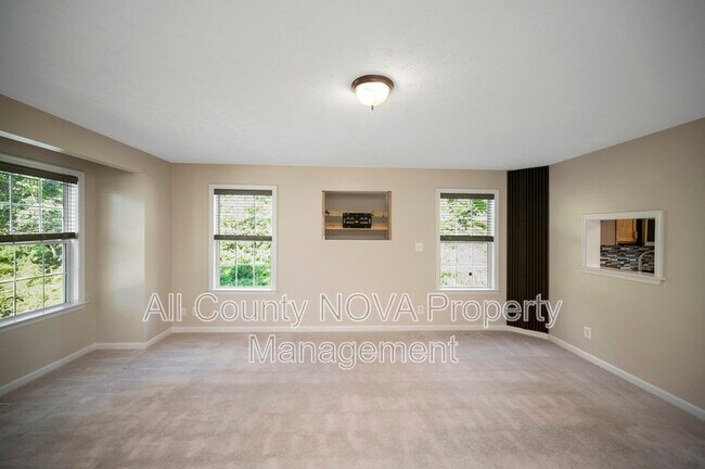 Building Photo - 610 Kensington Dr