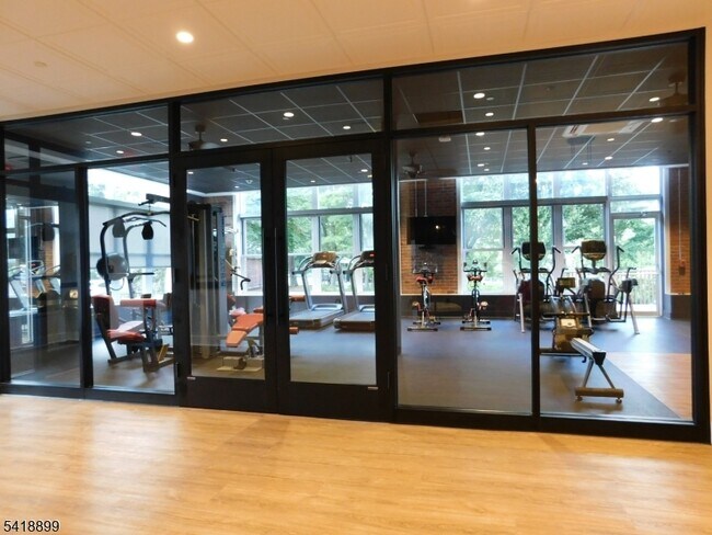 Building Photo - 300 Main St