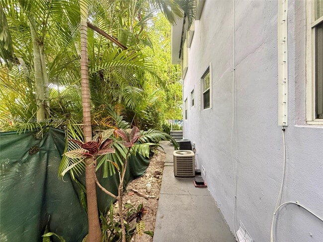 Building Photo - 521 NE 62nd St