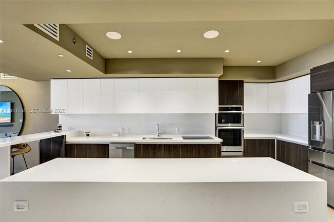 Building Photo - 1800 S Ocean Dr