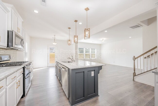 Building Photo - 4698 Selhurst Dr