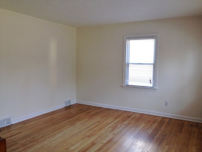 Building Photo - 709 Nathan Hale Ave
