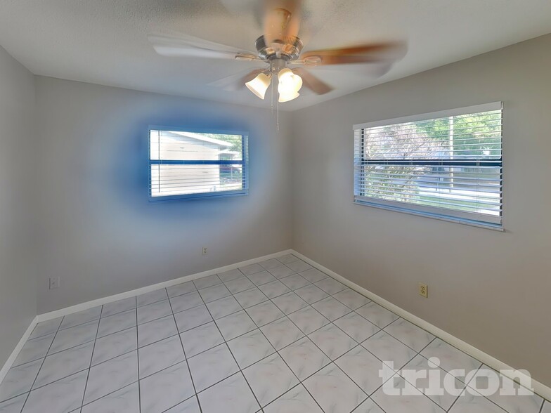 Building Photo - 120 Waverly Dr