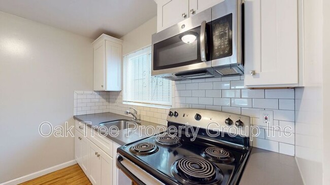 Building Photo - 2377 Downer Ave