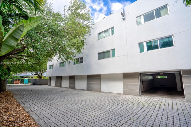 Building Photo - 7541 SW 61st Ave