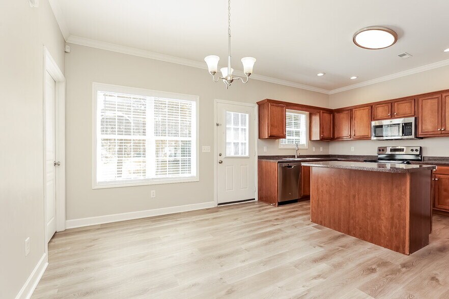 Building Photo - 832 Hammersmith Dr