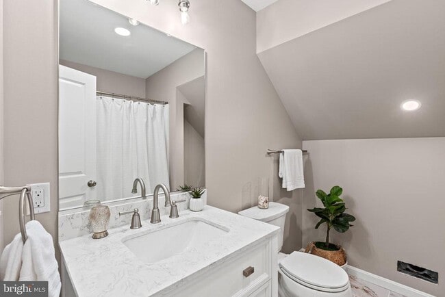 Building Photo - 22802 Lawrence Ave