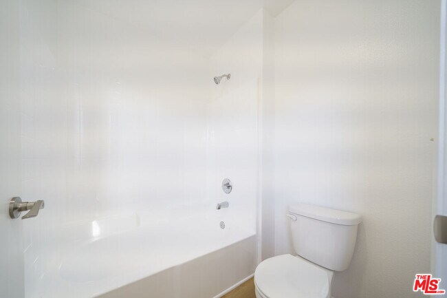 Building Photo - 121 Cancion Way