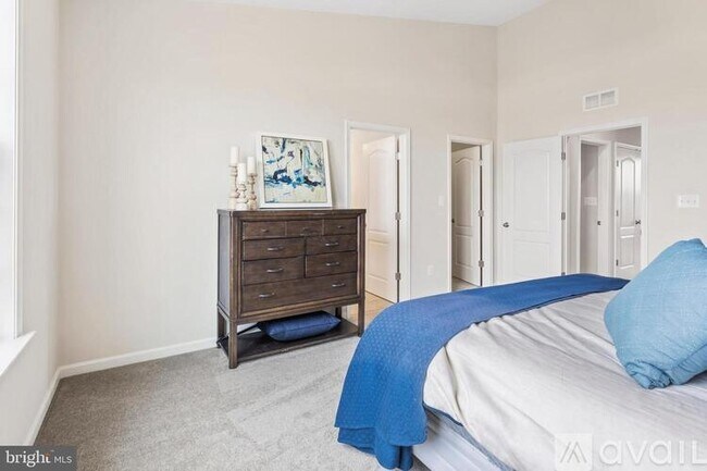 Building Photo - 211 Spring Bank Ave