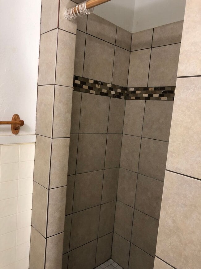 Building Photo - 1 Bedroom Apartment Close to SHSU