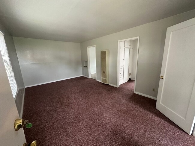 Building Photo - 1 bed, 1 bath, Duplex