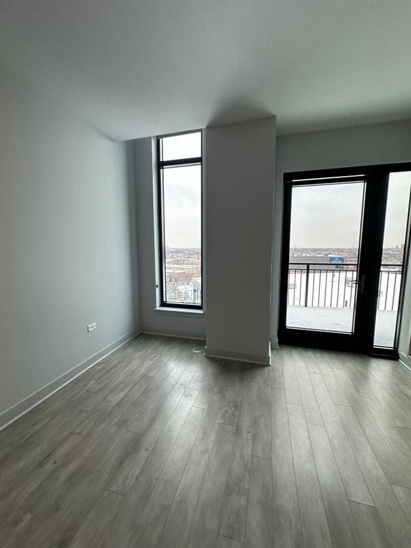 Building Photo - 1025 W Addison St