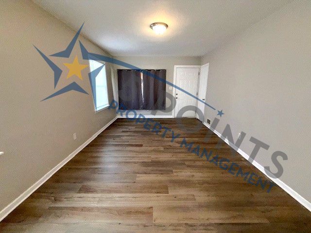 Building Photo - 1026 Francis Ave SE