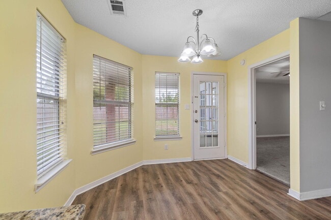 Building Photo - 1124 Bridlewood Path