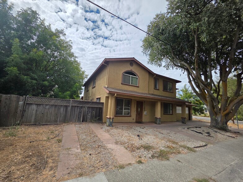 Building Photo - 875 H St