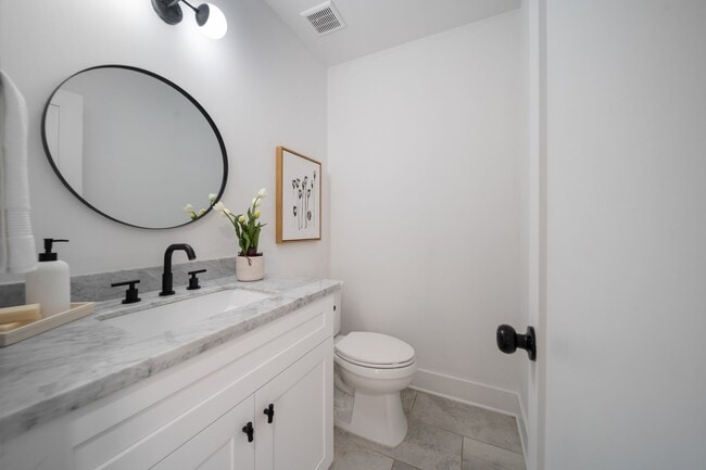 Building Photo - 2501 Briarhurst Dr