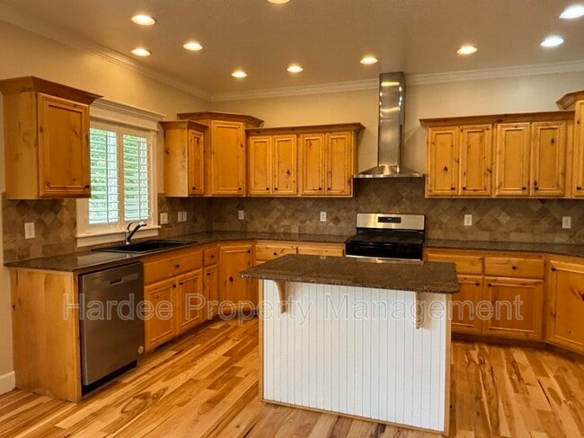 Building Photo - 573 E Halpin Dr