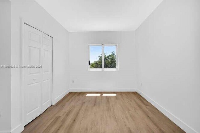 Building Photo - 3500 Coral Wy