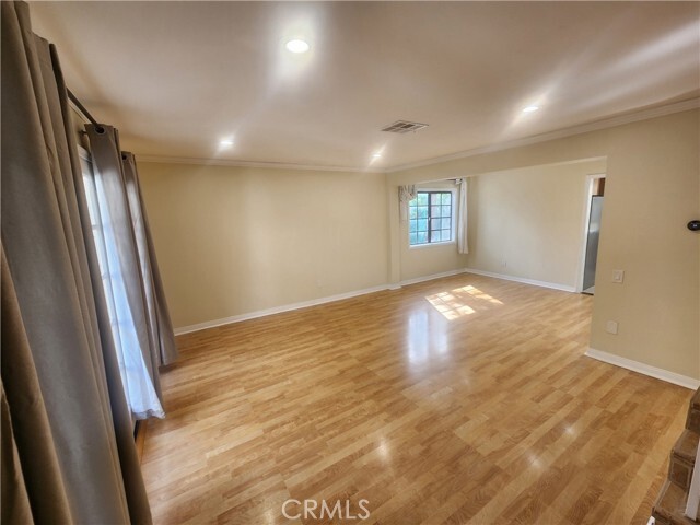 Building Photo - 7432 Hazeltine Ave