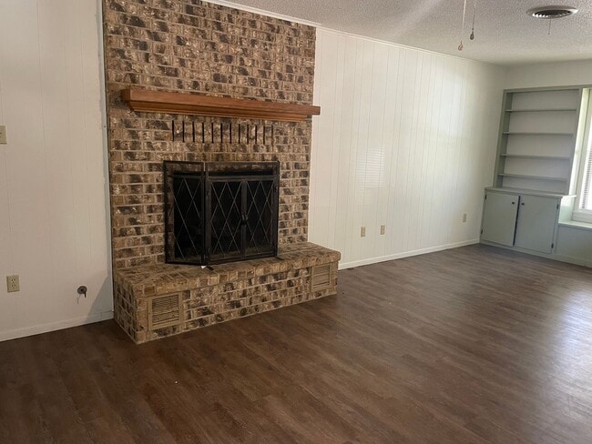 Building Photo - 3256 Highland Ave