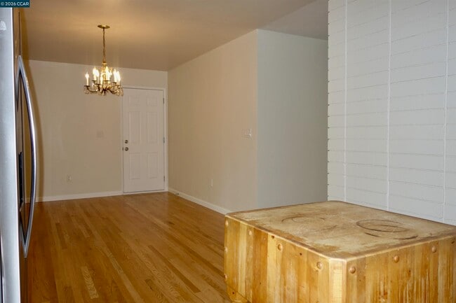 Building Photo - 609 Maureen Ln