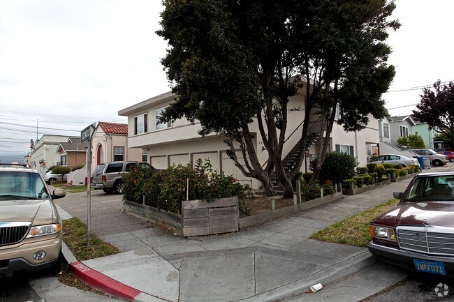 Building Photo - 515 Cypress Ave