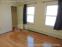 Building Photo - 17 Pine St