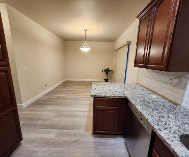 Building Photo - 9270 SE Caruthers St