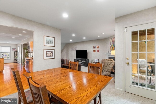 Building Photo - 37 White Pine Ct