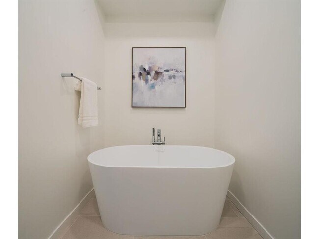 Building Photo - 100 West Dr