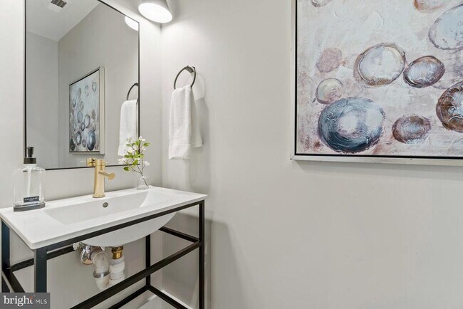 Building Photo - 1640 4th St NW