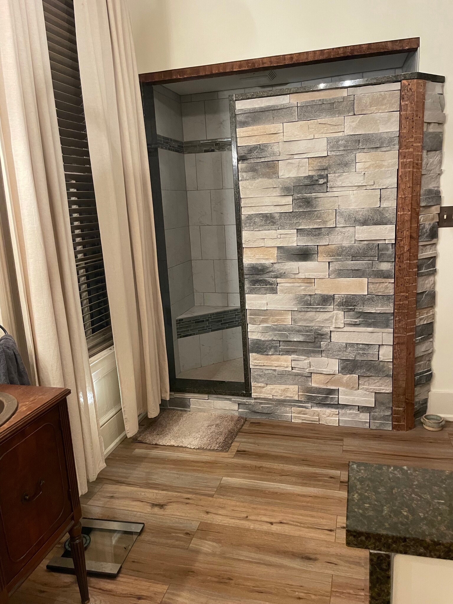 Walk-in shower - 519 N Montgomery St