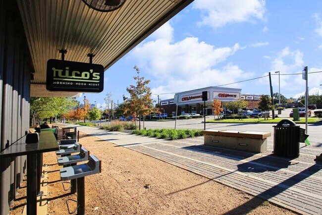 Building Photo - 2216 Chenevert St