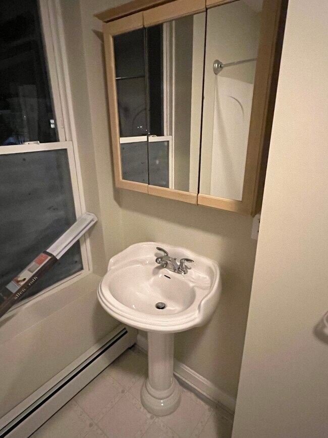 Bathroom - 53 Bridge St