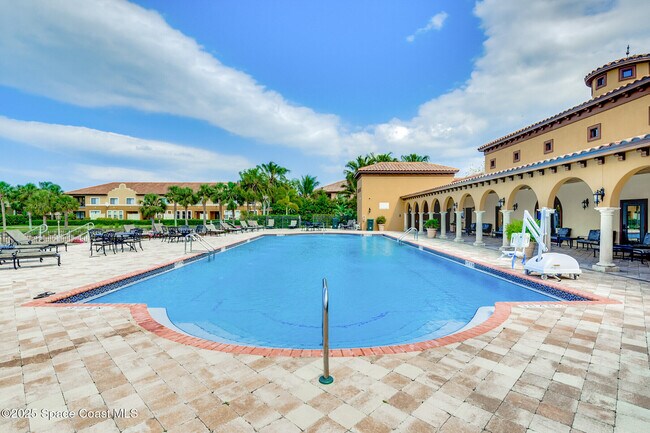 Building Photo - 724 Carlsbad Dr