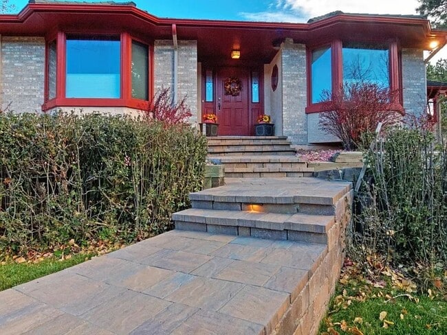 Building Photo - 790 Popes Valley Dr