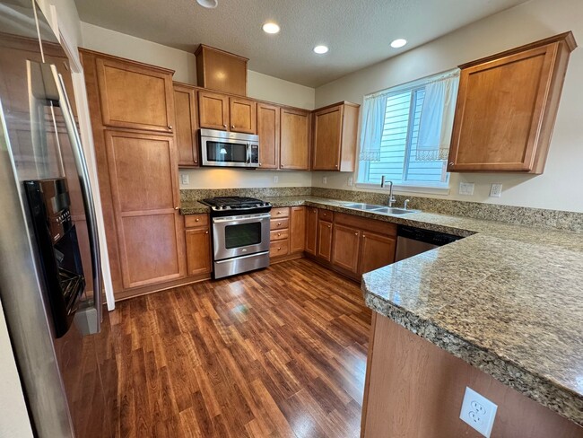 Building Photo - FOR RENT - SUPER CLEAN 4 BEDROOM, 2.5 BATH...