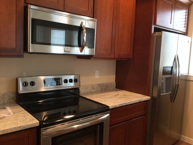 Building Photo - 1663 Burnside Pl